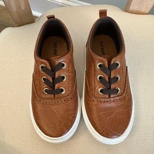 Old Navy Slip On Leather Shoes Toddler size 9